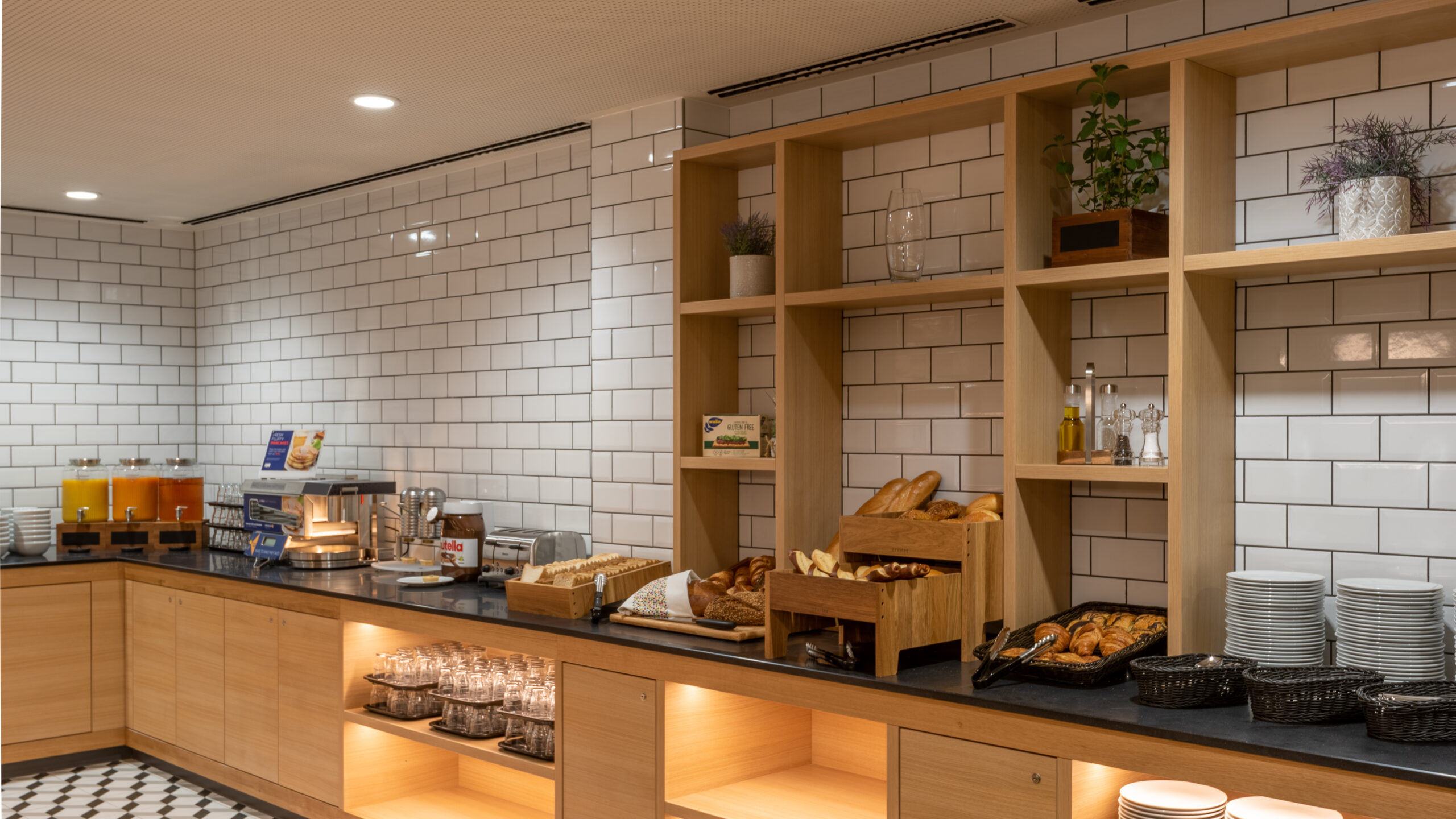 HolidayInnExpress_HAMSO_HamburgSouth_Breakfast-1732-A_IHG