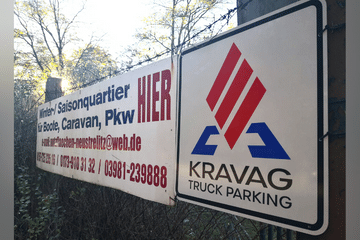 Schild Nutzflächen Neustrelitz KRAVAG Truck Parking